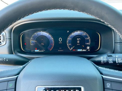 Used 2024 Jeep Wagoneer L Series III w/ Premium Group I image 12