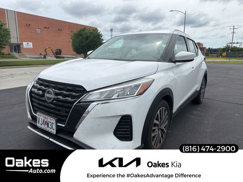 Used 2023 Nissan Kicks SV FWD image 1