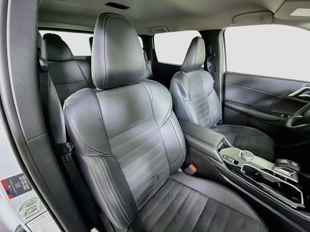 Used 2025 Mitsubishi Outlander SE AWD/4WD image 32