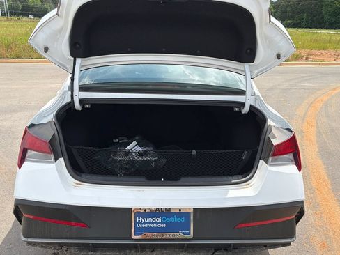 Certified 2025 Hyundai Elantra Sport FWD image 18