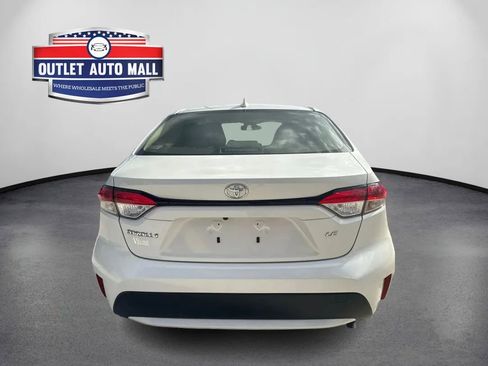 Used 2021 Toyota Corolla LE image 4