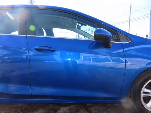 Used 2017 Chevrolet Cruze LT FWD image 18