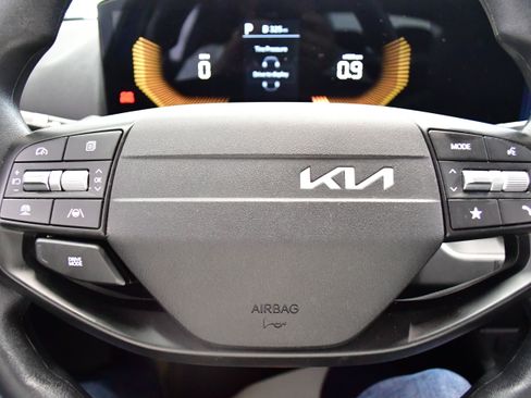 Used 2025 Kia K4 FWD image 17