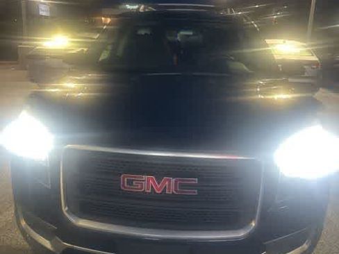 Used 2015 GMC Acadia SLE image 1