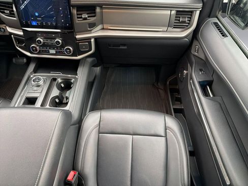 Certified 2024 Ford Expedition XLT RWD image 28