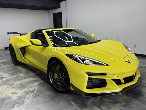 Used 2023 Chevrolet Corvette Z06 w/ Z07 Performance Package RWD image 6
