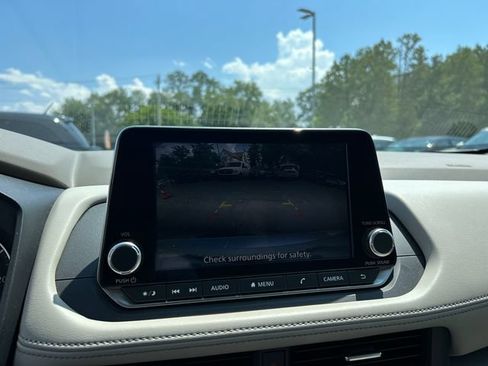 Certified 2024 Nissan Rogue SV w/ SV Premium Package AWD/4WD image 16