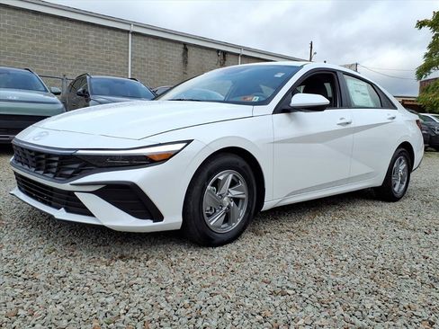 New 2025 Hyundai Elantra SE image 1