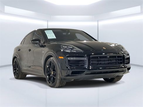 Used 2023 Porsche Cayenne Turbo S image 3