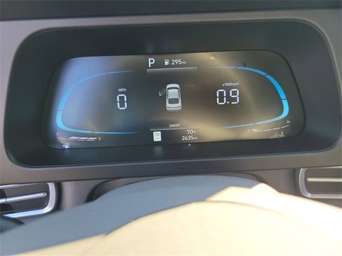 Used 2025 Hyundai Elantra Sport image 24