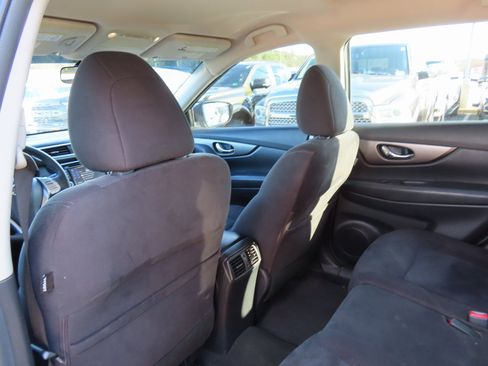 Used 2015 Nissan Rogue SV w/ SV Premium Package image 31