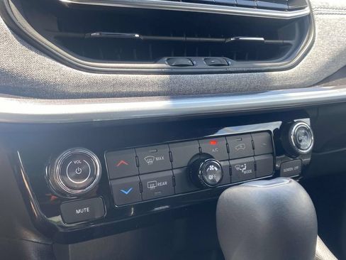 Certified 2024 Jeep Compass Latitude AWD/4WD image 25