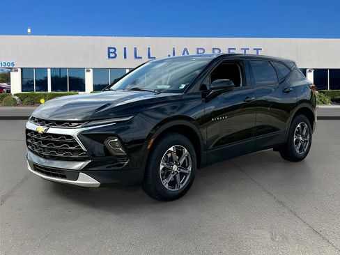 Used 2023 Chevrolet Blazer LT image 3