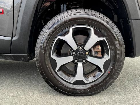 Used 2019 Jeep Renegade Trailhawk w/ UConnect 8.4 Nav Group AWD/4WD image 10