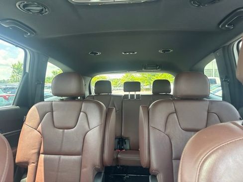 Certified 2024 Kia Telluride EX w/ EX Captain's Chair Package FWD image 10