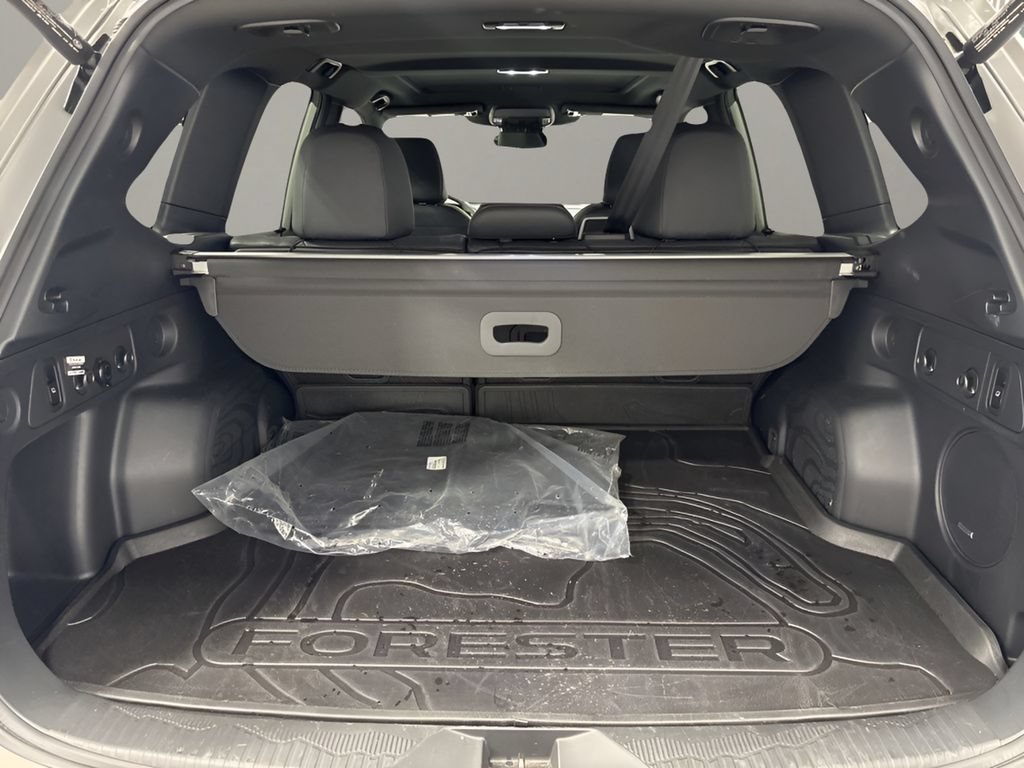 Used 2025 Subaru Forester Touring w/ Popular Package - Touring AWD/4WD image 9