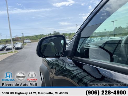 Used 2025 Toyota 4Runner SR5 AWD/4WD image 5