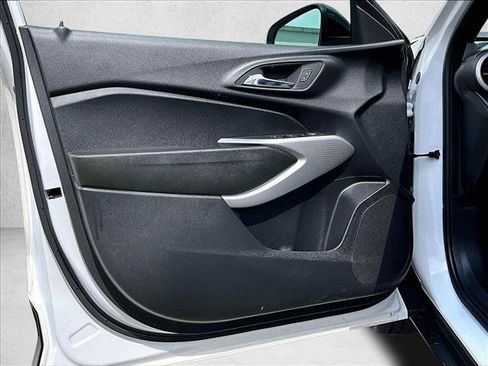 Used 2024 Chevrolet Trax RS FWD image 18