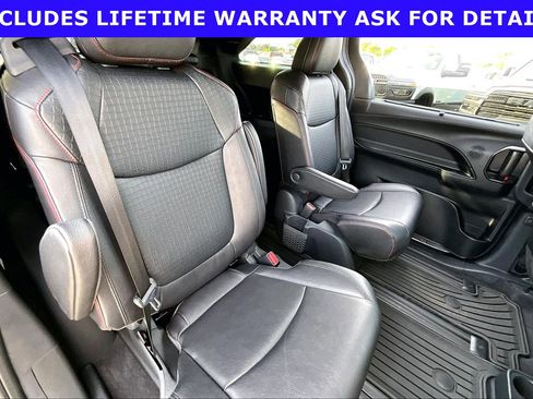 Used 2025 Toyota Sienna XSE w/ XSE Plus Package FWD image 22