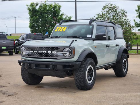 Used 2024 Ford Bronco Badlands AWD/4WD image 3