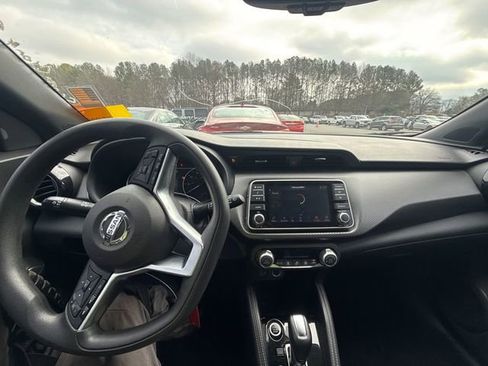 Used 2020 Nissan Kicks SV w/ Exterior Package image 3