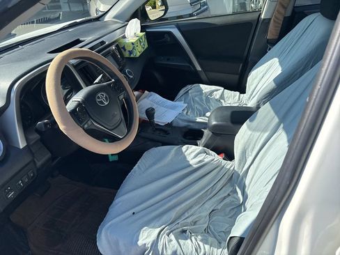 Used 2018 Toyota RAV4 LE FWD image 2