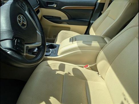 Used 2017 Toyota Highlander Limited image 7