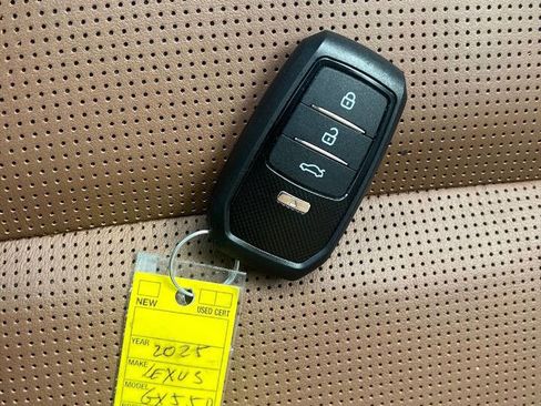 Used 2025 Lexus GX 550 Luxury+ AWD 4dr SUV image 24