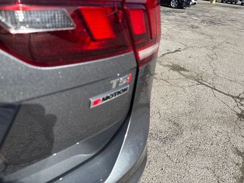 Used 2018 Volkswagen Tiguan SEL AWD/4WD image 30