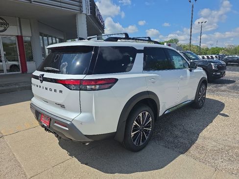 New 2026 Nissan Pathfinder Platinum AWD/4WD image 4