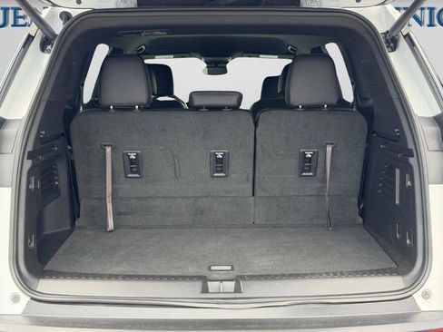 Certified 2024 GMC Acadia Elevation w/ Luxury Package FWD image 17