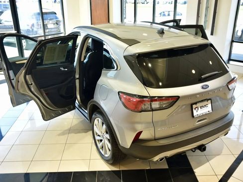 Used 2022 Ford Escape Titanium w/ Titanium Elite Package AWD/4WD image 8