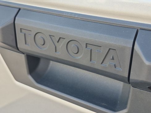 Used 2025 Toyota Tacoma TRD Off-Road w/ TRD Off Road Upgrade Package AWD/4WD image 14