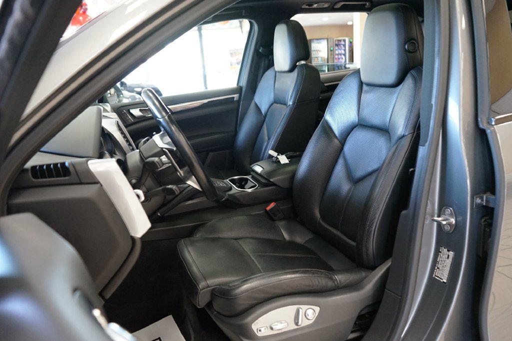 Used 2017 Porsche Cayenne S AWD/4WD image 2
