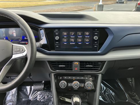 Used 2024 Volkswagen Taos SE image 25