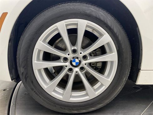 Used 2018 BMW 320i Sedan w/ Convenience Package image 14