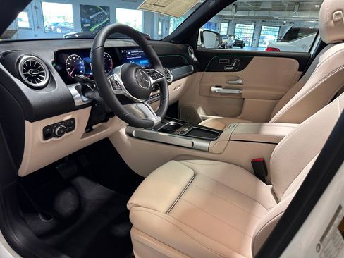 New 2025 Mercedes-Benz GLB 250 4MATIC image 7