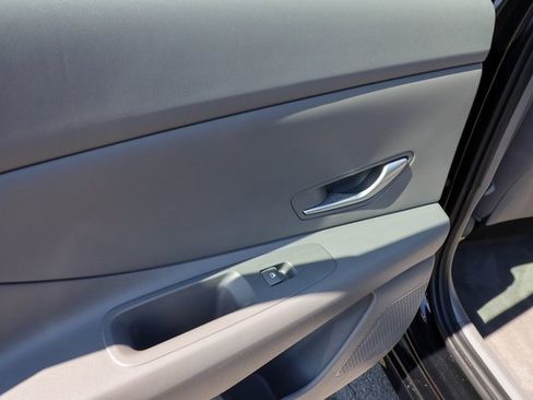 Used 2024 Hyundai Elantra SE image 39