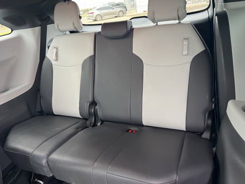 Used 2021 Toyota Sienna XSE image 9