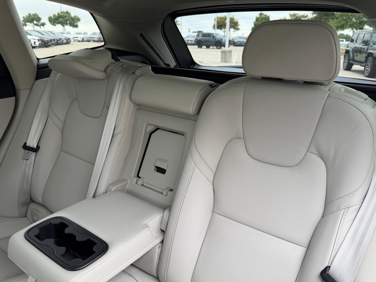 New 2026 Volvo XC60 B5 Ultra w/ Protection Package Premier AWD/4WD image 25