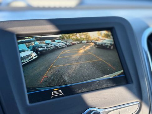 Used 2019 Chevrolet Equinox LT w/ Driver Convenience Package AWD/4WD image 22