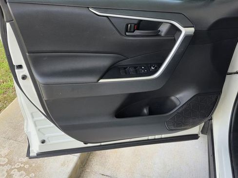 Used 2021 Toyota RAV4 LE FWD image 27