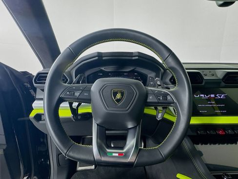 Used 2025 Lamborghini Urus SE image 11