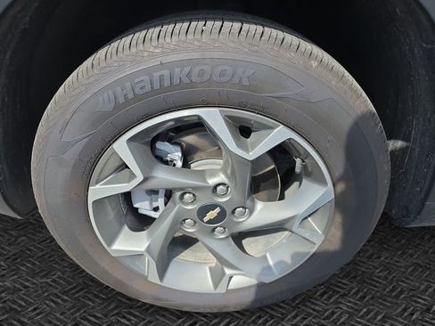 Used 2025 Chevrolet Trax LT FWD image 11