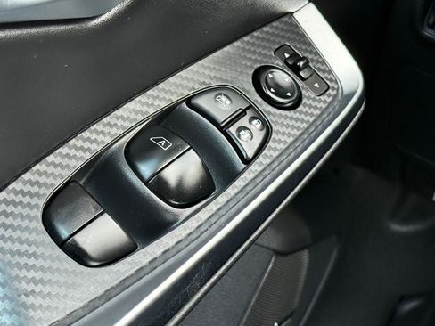 Used 2025 Nissan Sentra SR w/ SR Premium Package FWD image 17