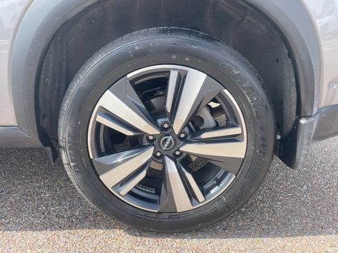Certified 2025 Nissan Rogue SL AWD/4WD image 17
