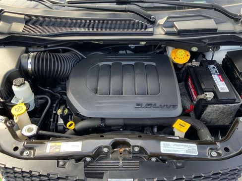 Used 2019 Dodge Grand Caravan SXT image 23