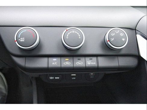 Certified 2026 Hyundai Elantra SE FWD image 18