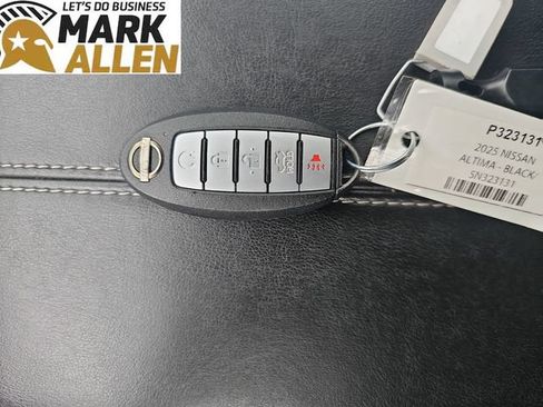 Used 2025 Nissan Altima 2.5 SV FWD image 34