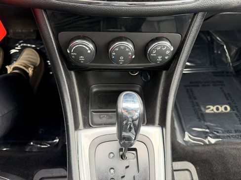 Used 2014 Chrysler 200 Limited FWD image 22